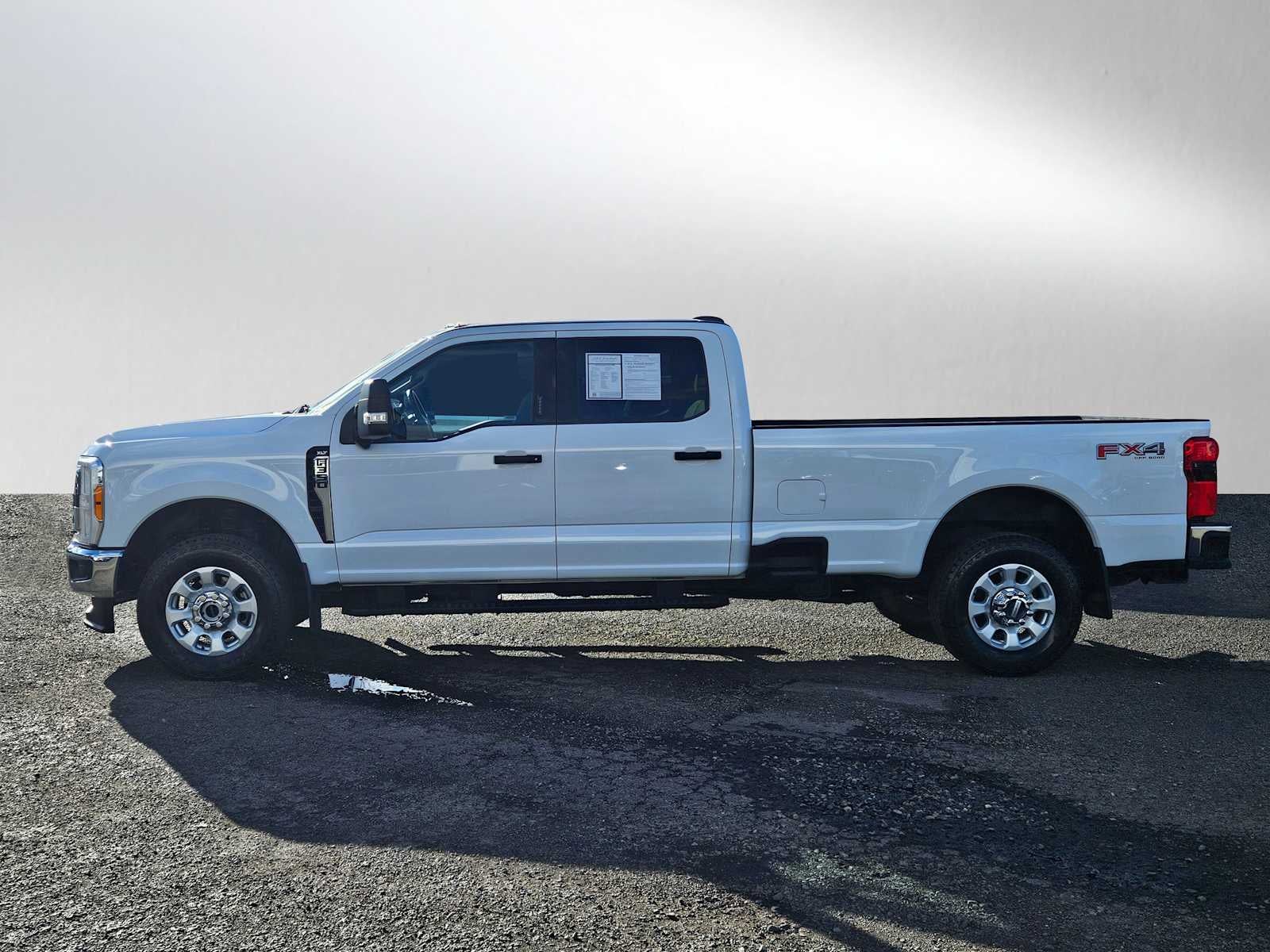 2023 Ford Super Duty F-350 SRW Pickup XLT