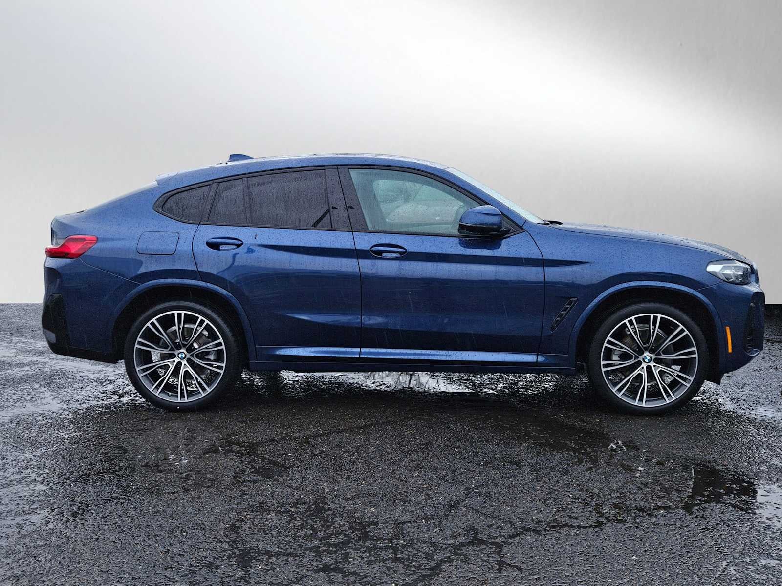 2025 BMW X4 xDrive30i