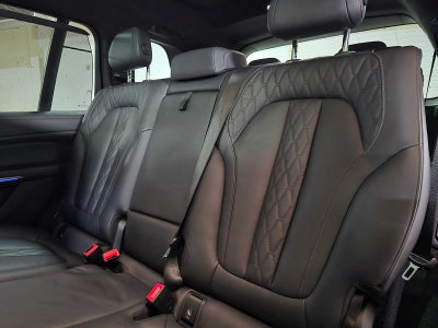 2023 BMW X7 M60i