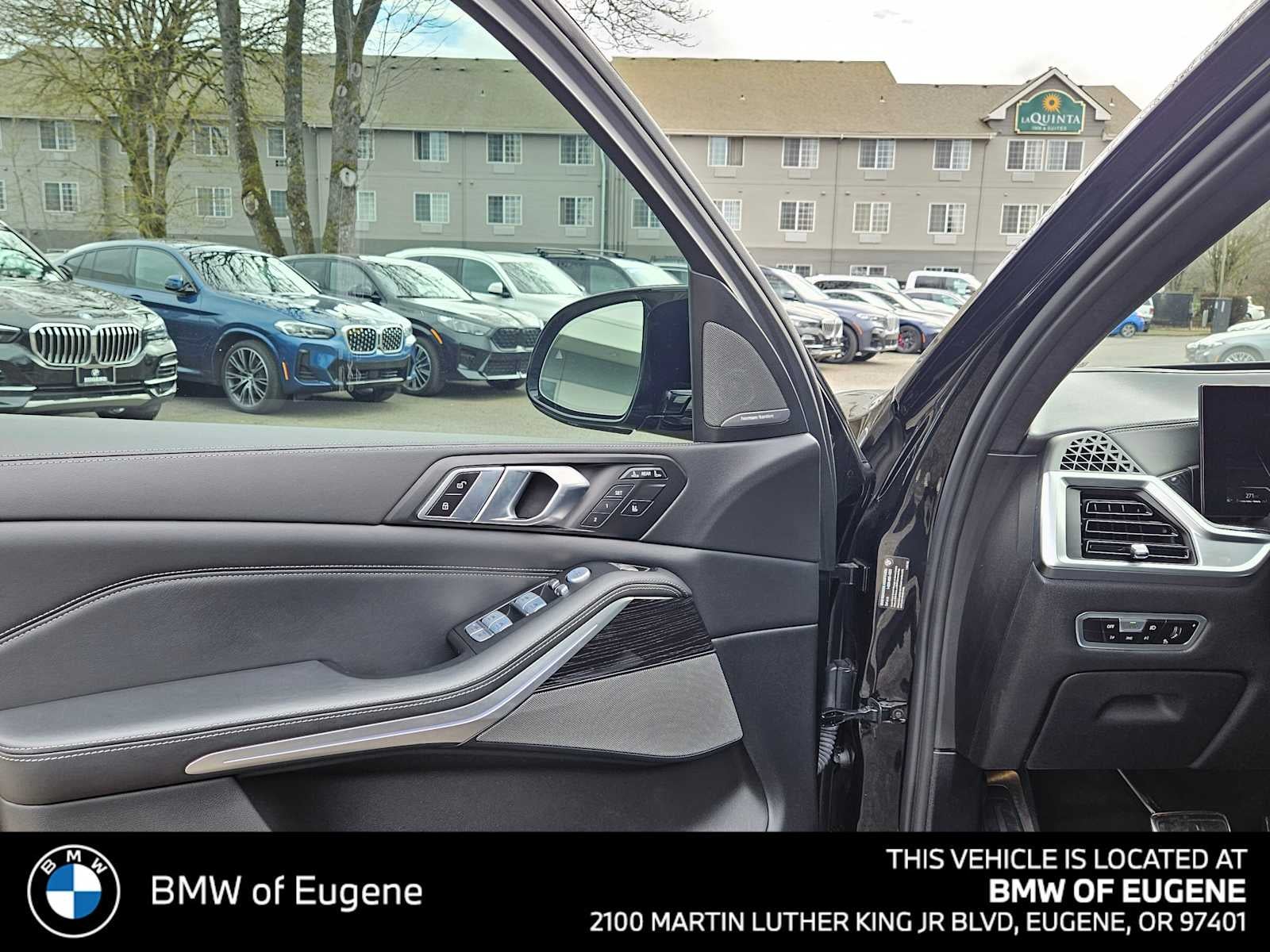 2023 BMW X7 M60i M60i