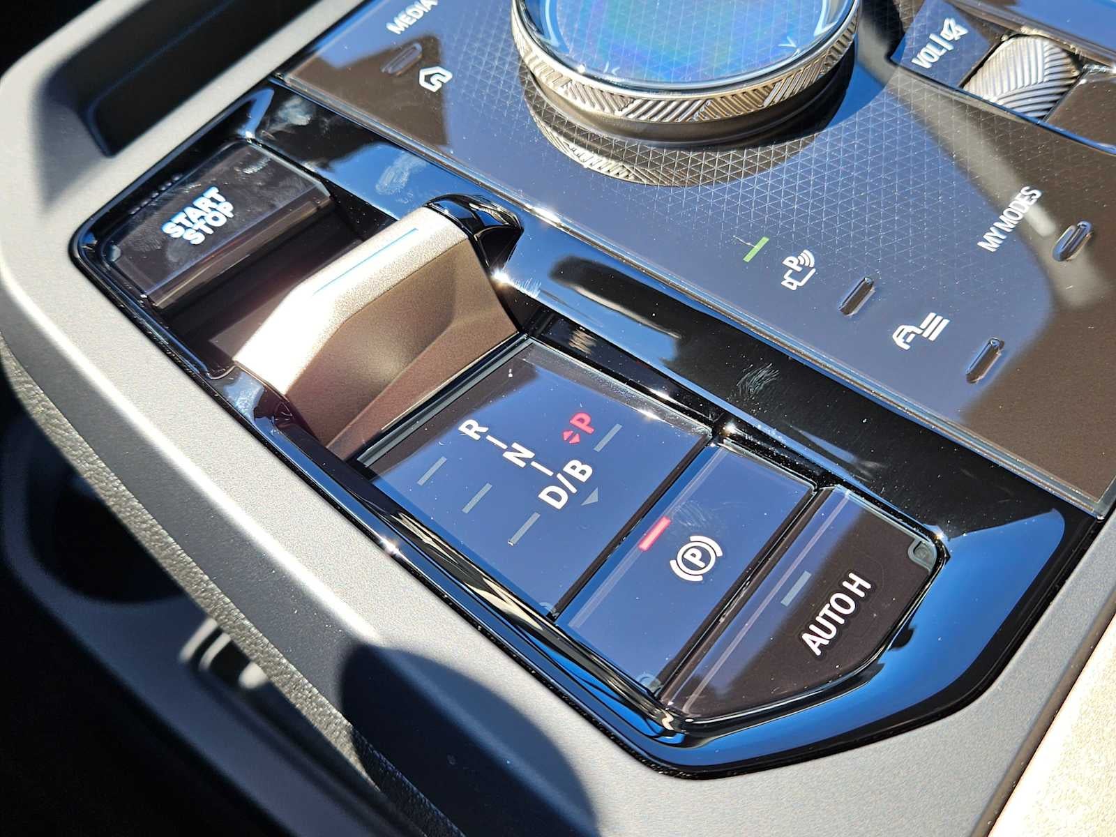 2025 BMW iX xDrive50