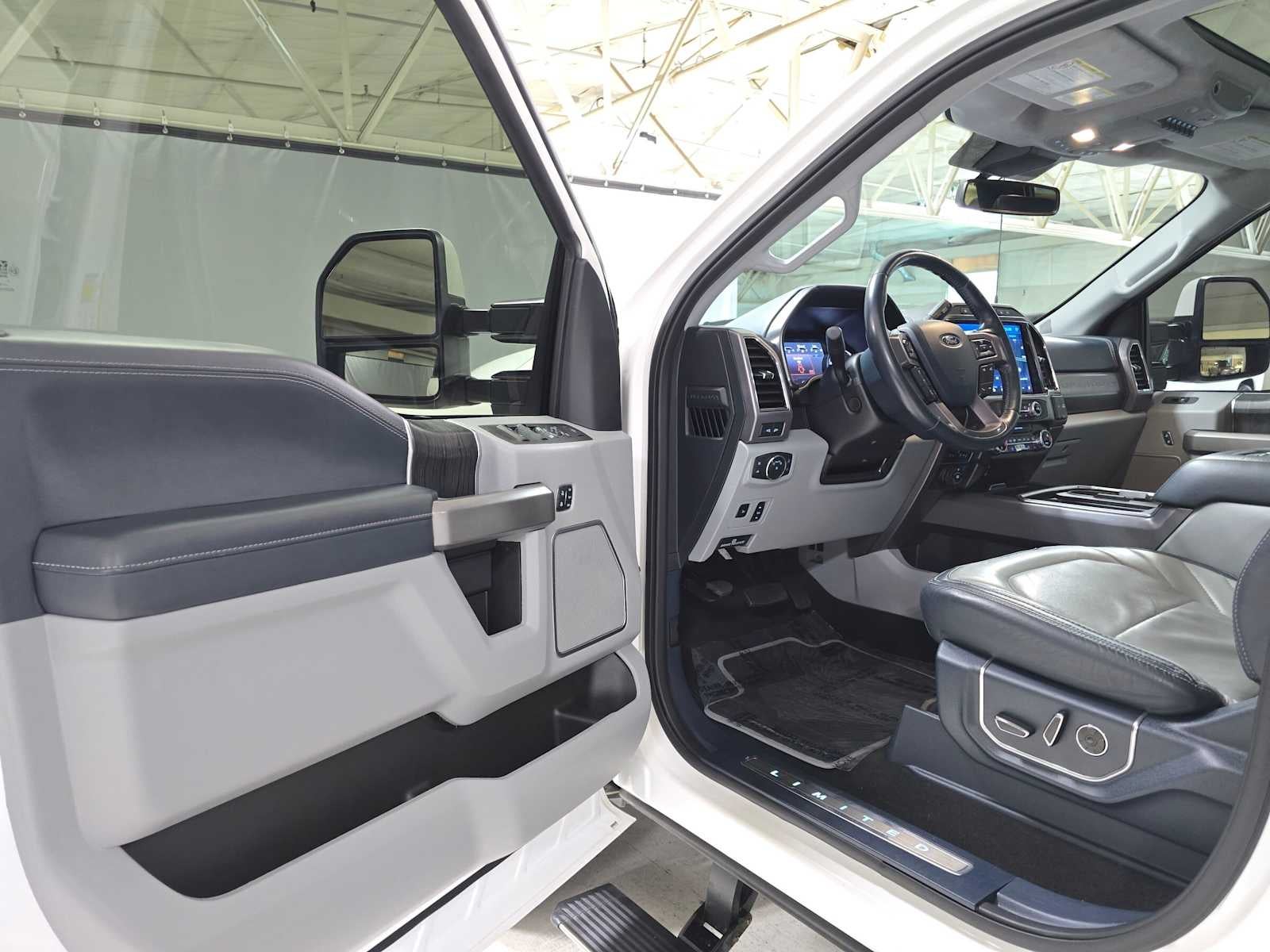 2022 Ford Super Duty F-350 SRW Pickup Limited