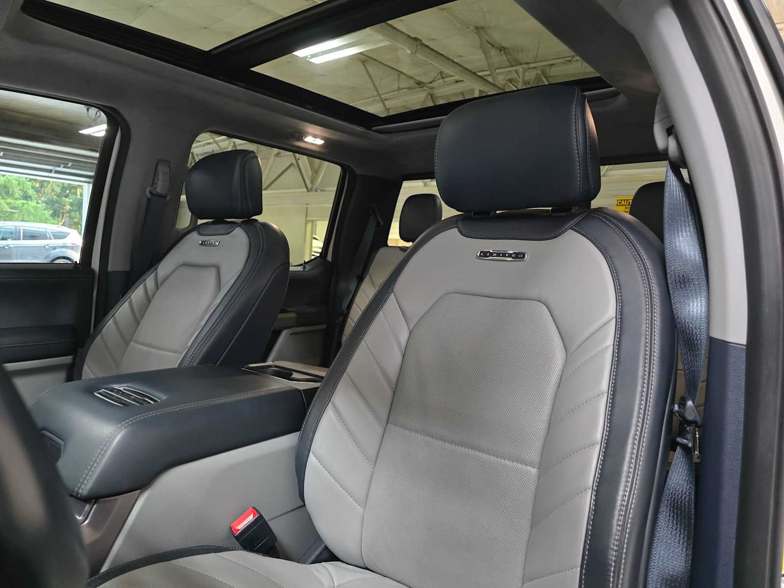 2022 Ford Super Duty F-350 SRW Pickup Limited