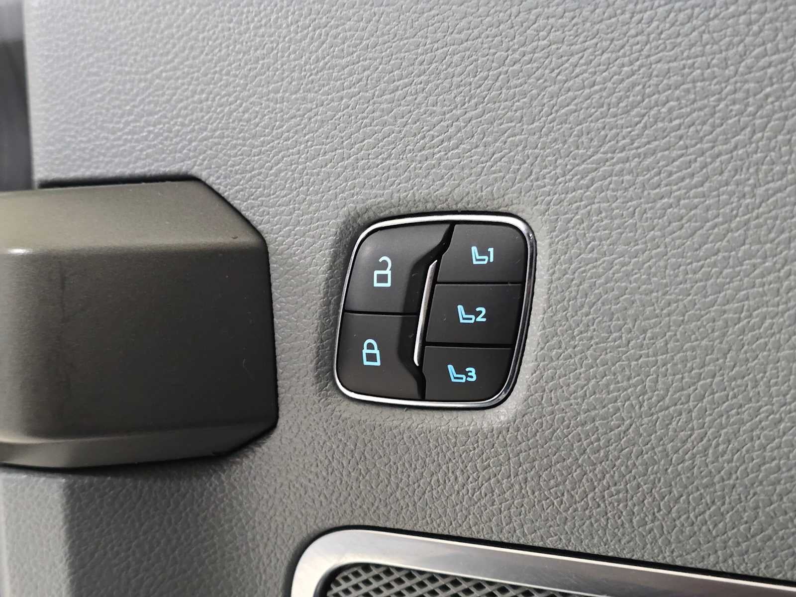2022 Ford Super Duty F-350 SRW Pickup Limited