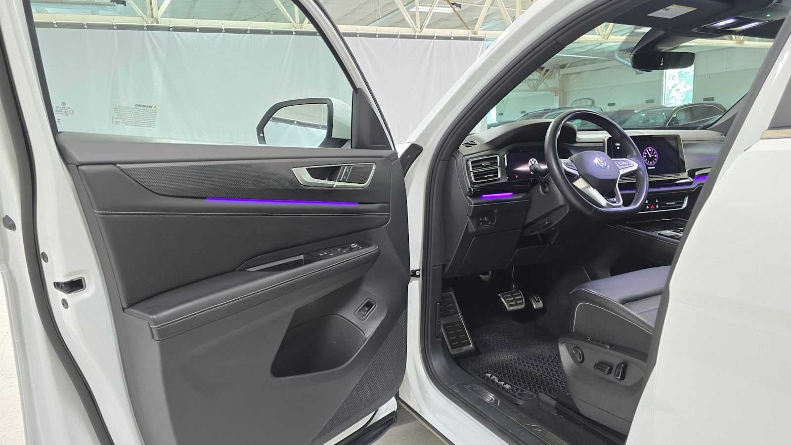 2024 Volkswagen Atlas Cross Sport 2.0T SEL R-Line