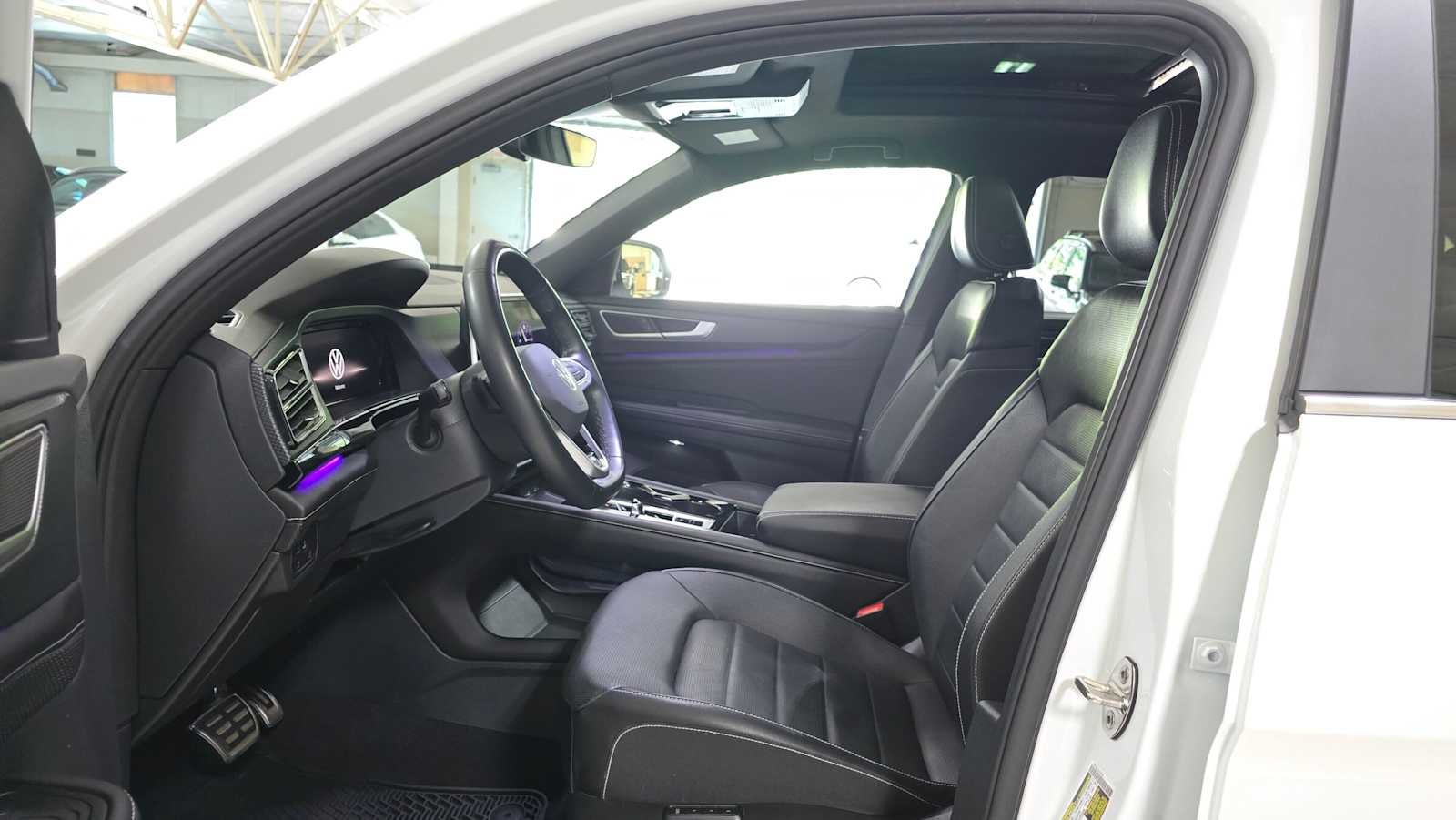 2024 Volkswagen Atlas Cross Sport 2.0T SEL R-Line