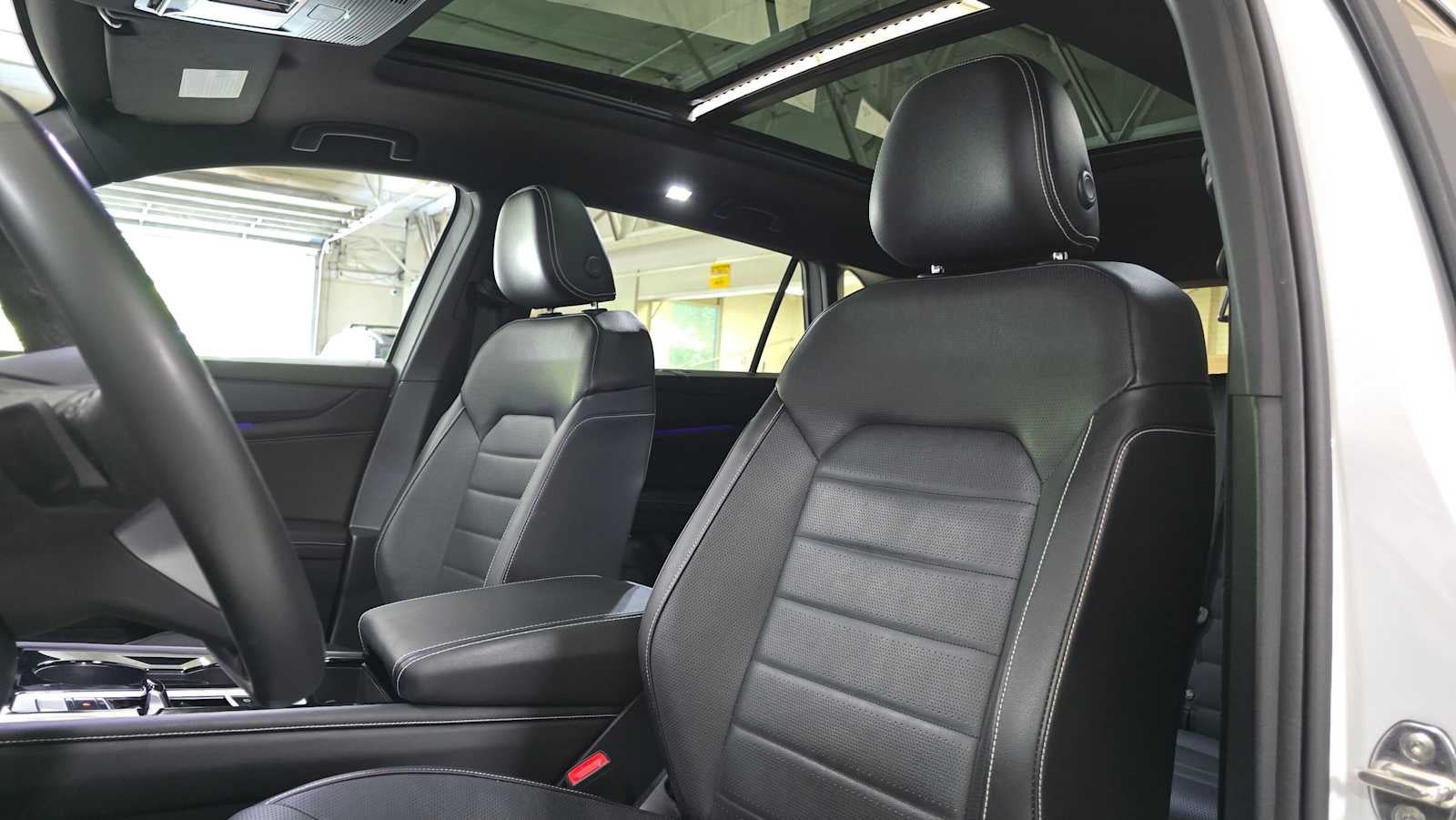 2024 Volkswagen Atlas Cross Sport 2.0T SEL R-Line