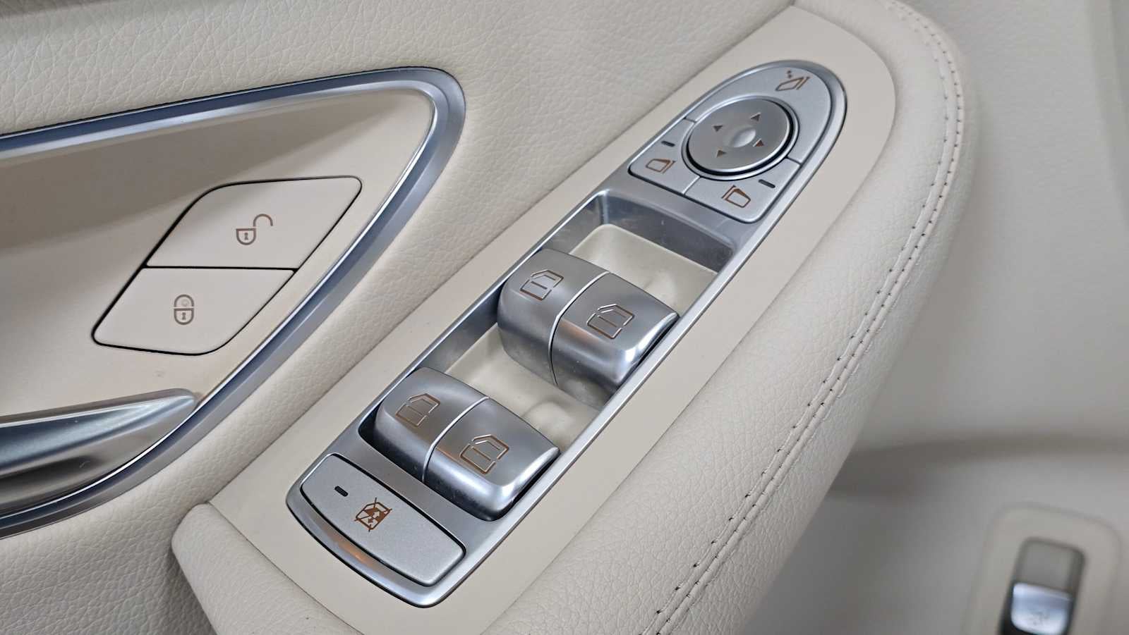 2016 Mercedes-Benz C 300 4dr Sdn 4MATIC®
