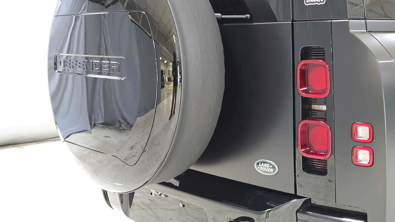 2023 Land Rover Defender X-Dynamic SE