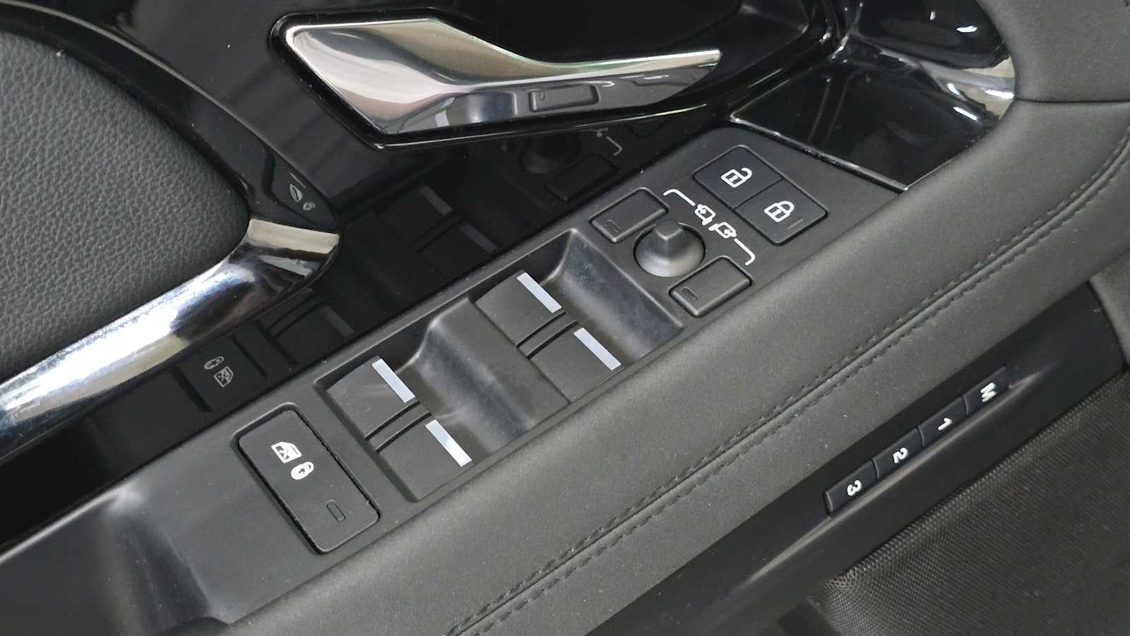 2023 Land Rover Range Rover Evoque R-Dynamic SE