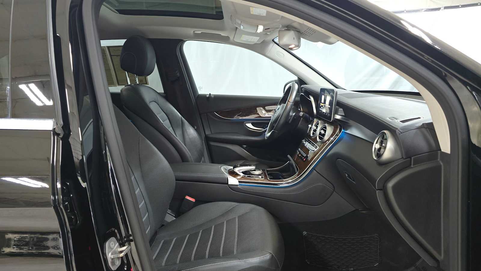 2016 Mercedes-Benz GLC 300 4MATIC® 4dr