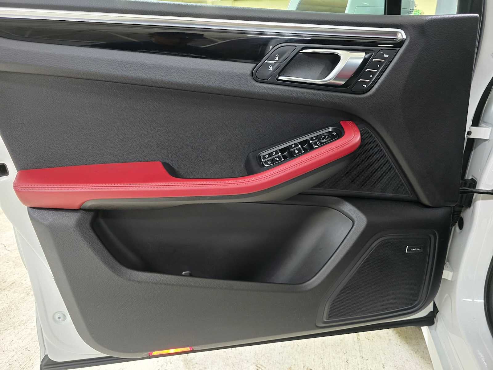 2024 Porsche Macan AWD