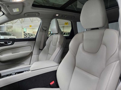 2023 Volvo XC60 Recharge Plug-In Hybrid Plus Bright Theme