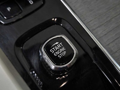 2023 Volvo XC60 Recharge Plug-In Hybrid Plus Bright Theme
