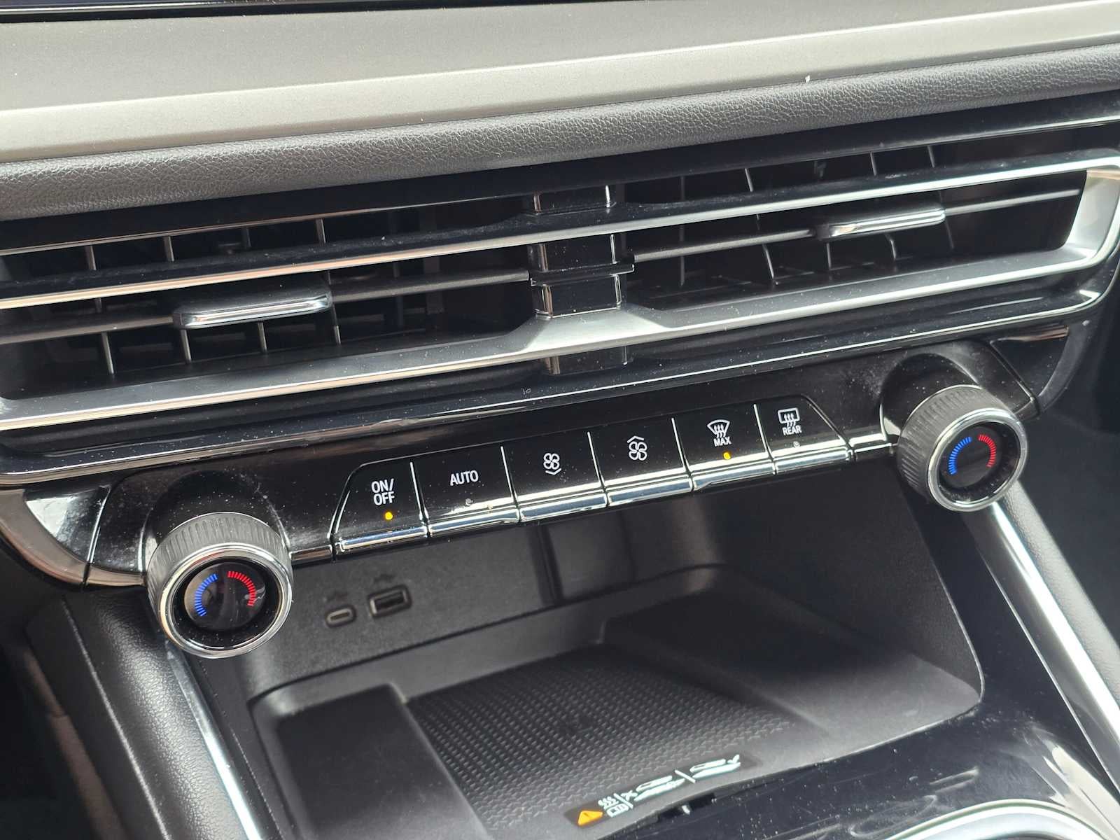 2024 Chevrolet Traverse FWD LT