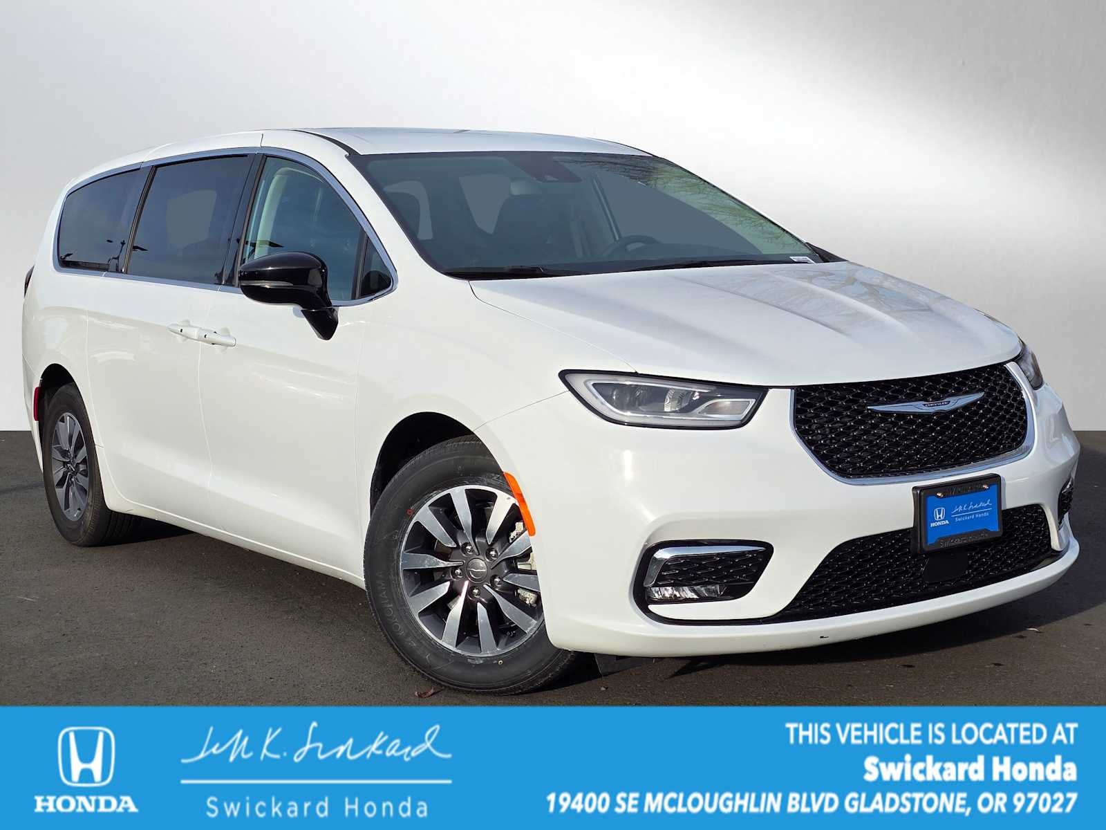 2024 Chrysler Pacifica Hybrid Select