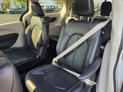 2024 Chrysler Pacifica Hybrid Select