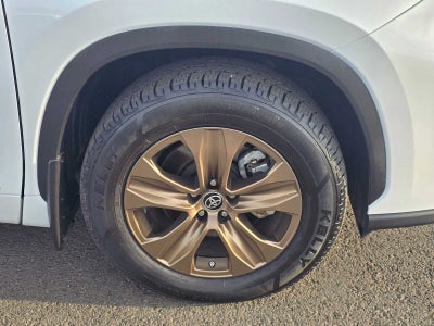 2023 Toyota Highlander Hybrid Bronze Edition