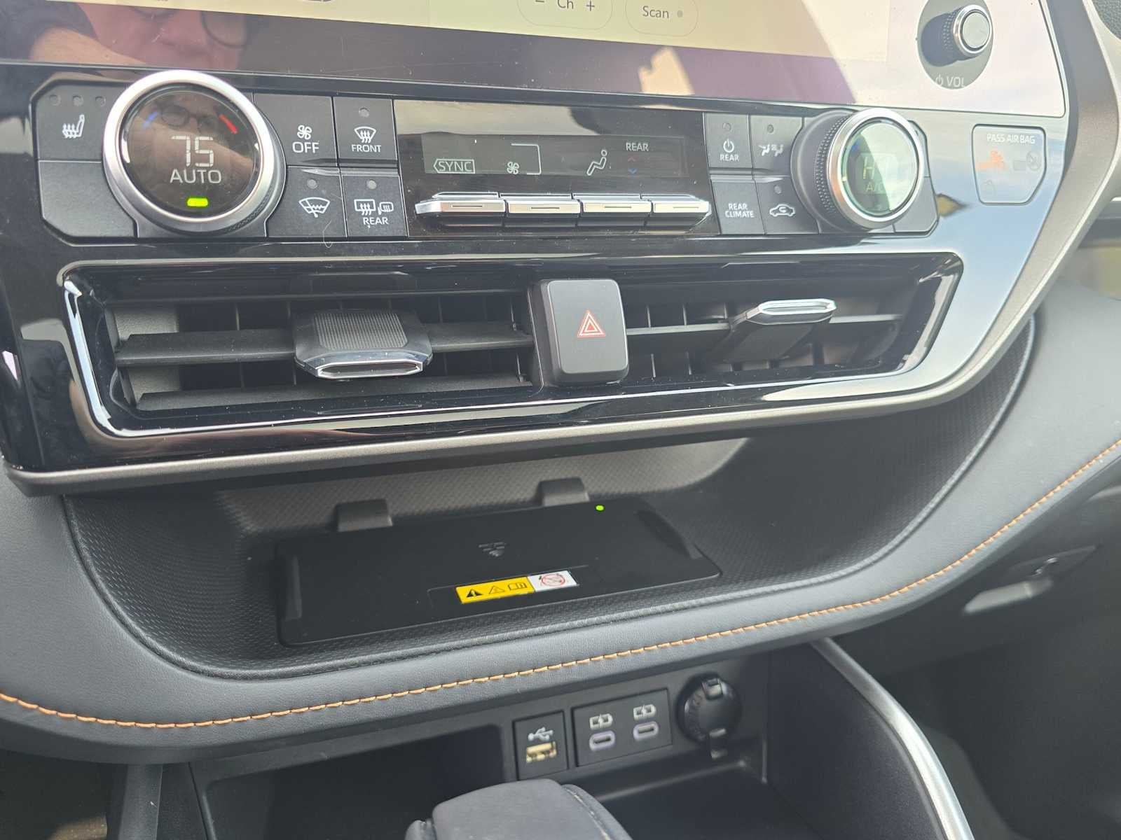 2023 Toyota Highlander Hybrid Bronze Edition