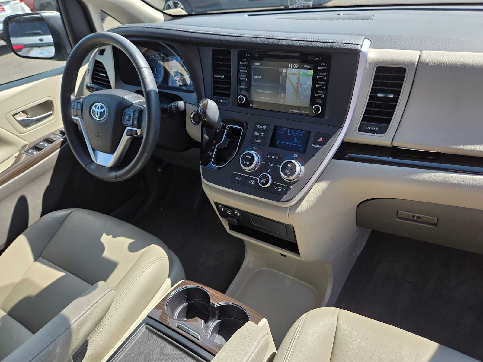 2020 Toyota Sienna XLE