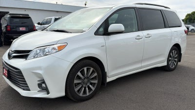 2020 Toyota Sienna XLE