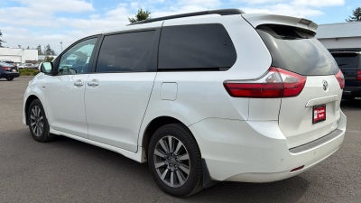 2020 Toyota Sienna XLE