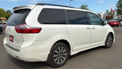 2020 Toyota Sienna XLE