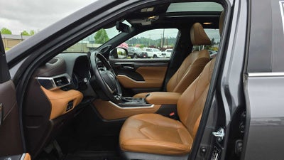 2022 Toyota Highlander Hybrid Platinum