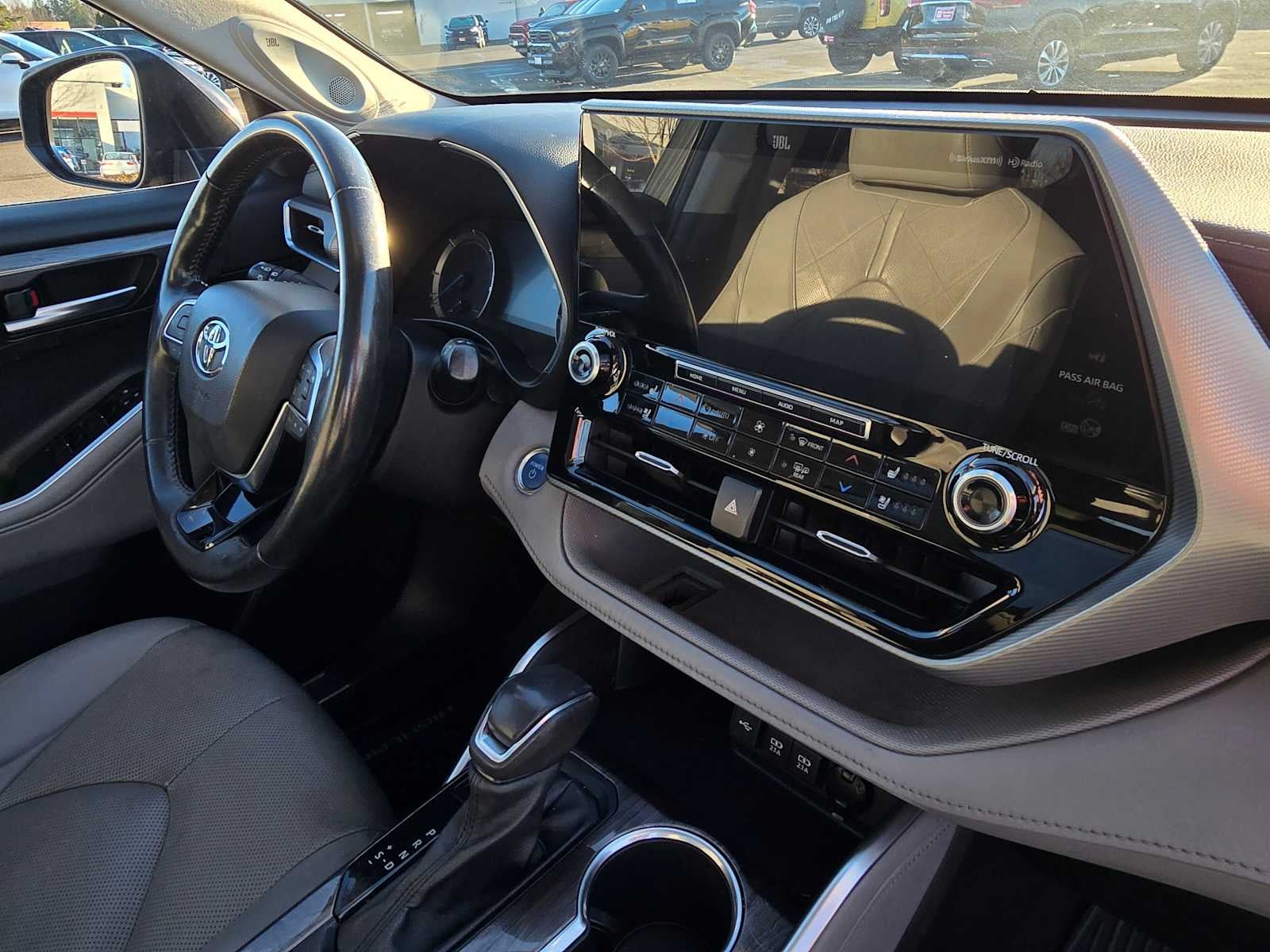 2021 Toyota Highlander Hybrid Platinum