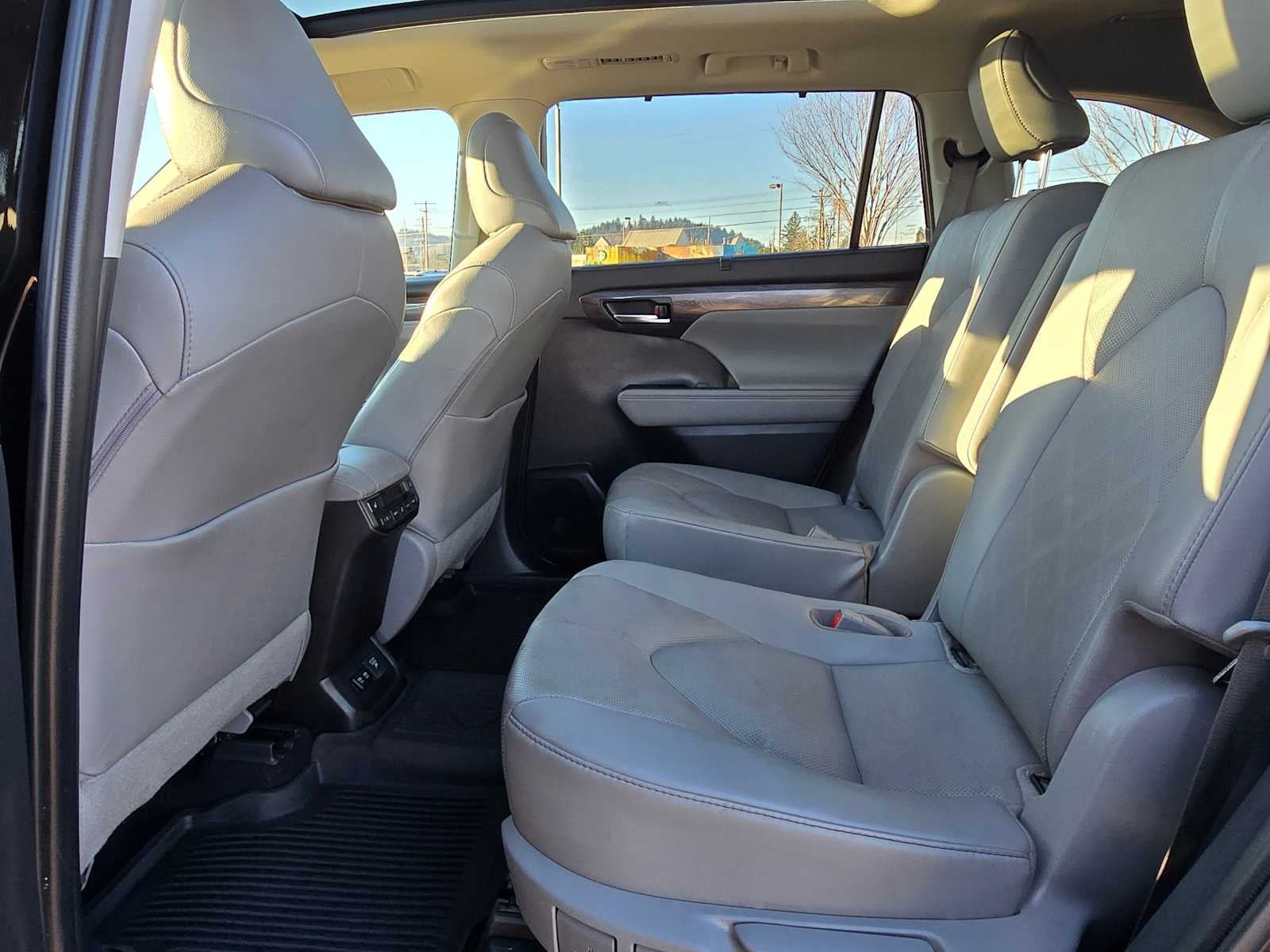 2021 Toyota Highlander Hybrid Platinum