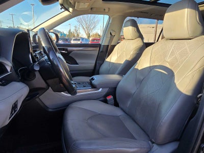 2021 Toyota Highlander Hybrid Platinum