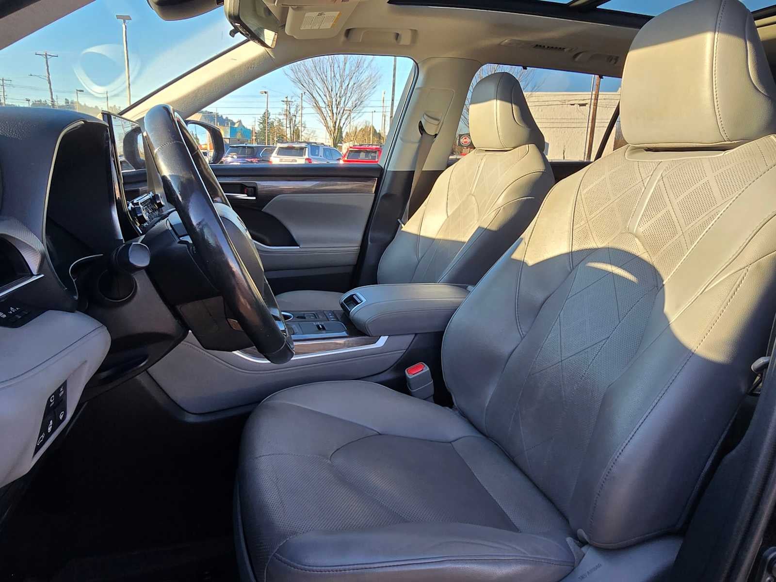 2021 Toyota Highlander Hybrid Platinum