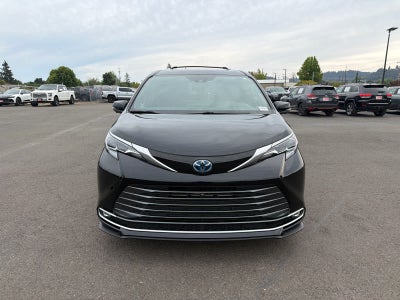 2025 Toyota Sienna Platinum