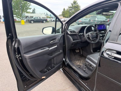 2025 Toyota Sienna Platinum