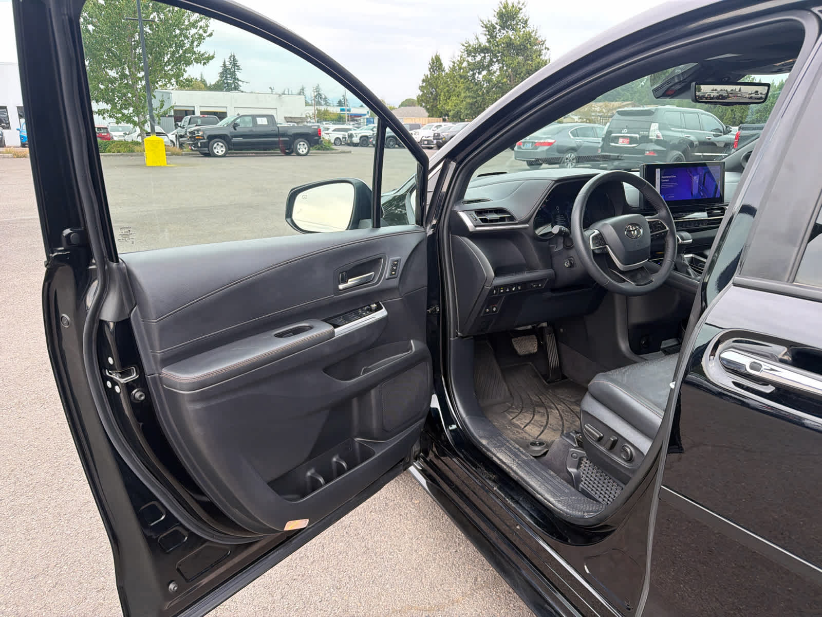 2025 Toyota Sienna Platinum