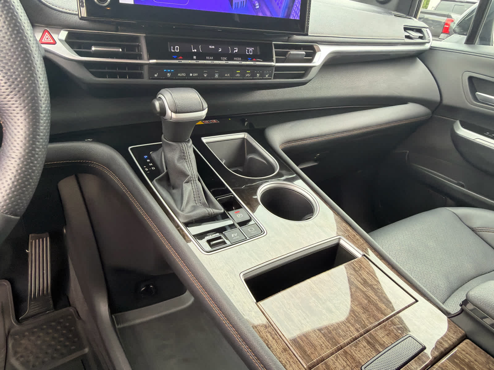 2025 Toyota Sienna Platinum