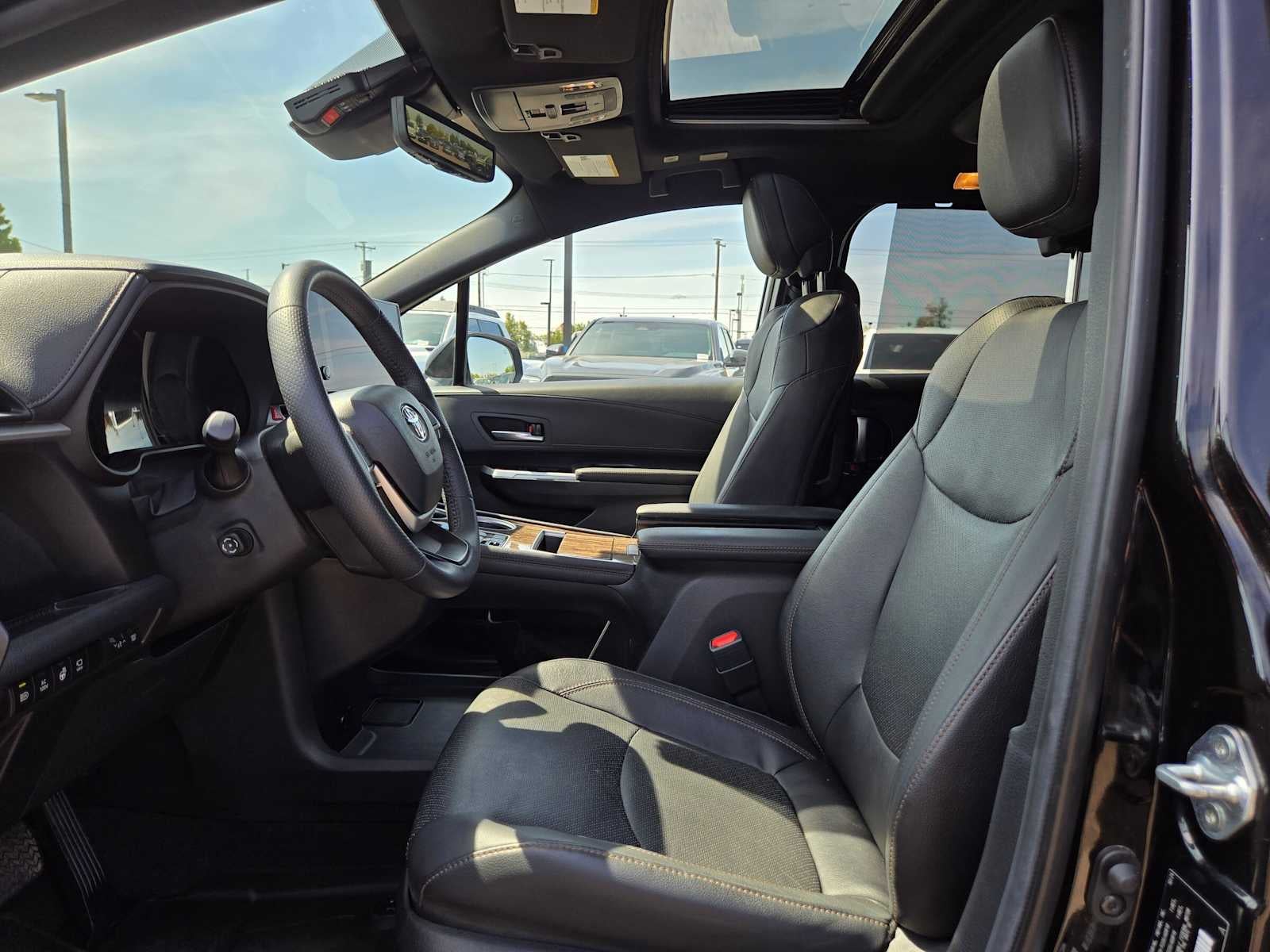 2025 Toyota Sienna Platinum