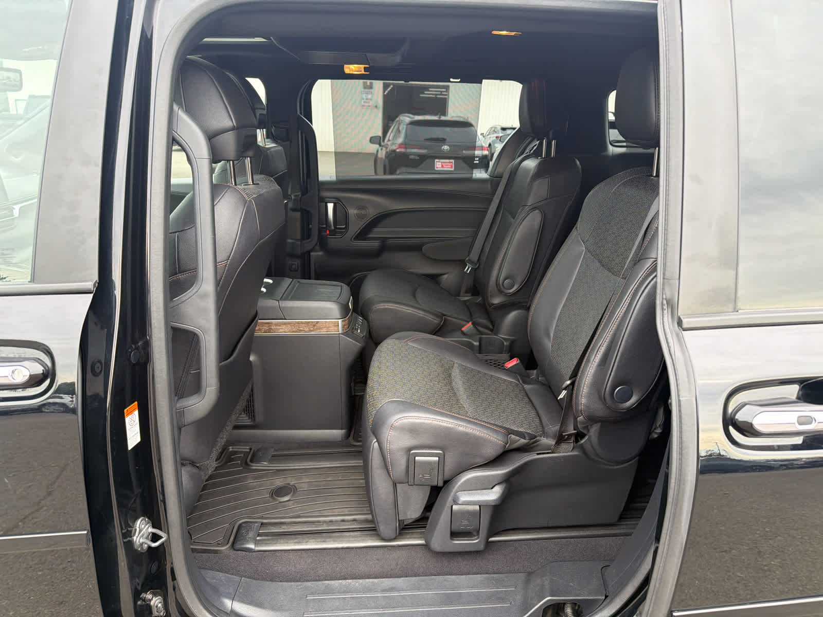 2025 Toyota Sienna Platinum