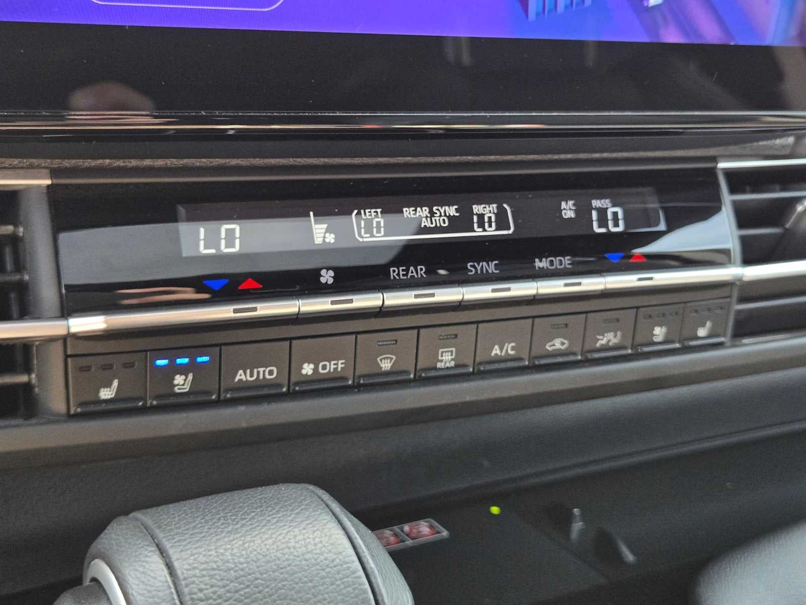 2025 Toyota Sienna Platinum