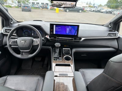 2025 Toyota Sienna Platinum