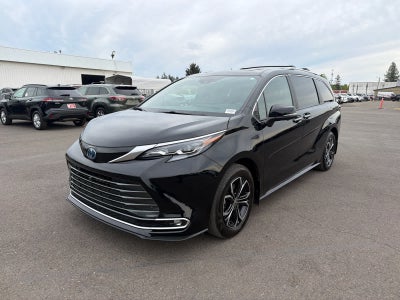 2025 Toyota Sienna Platinum