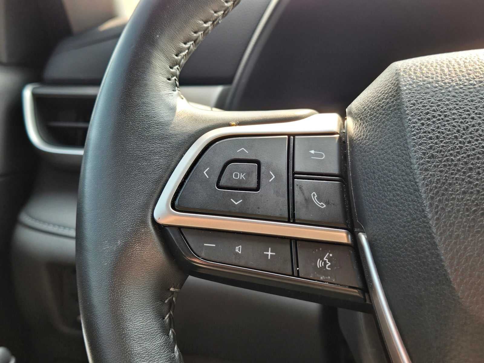 2024 Toyota Highlander Hybrid LE Nightshade