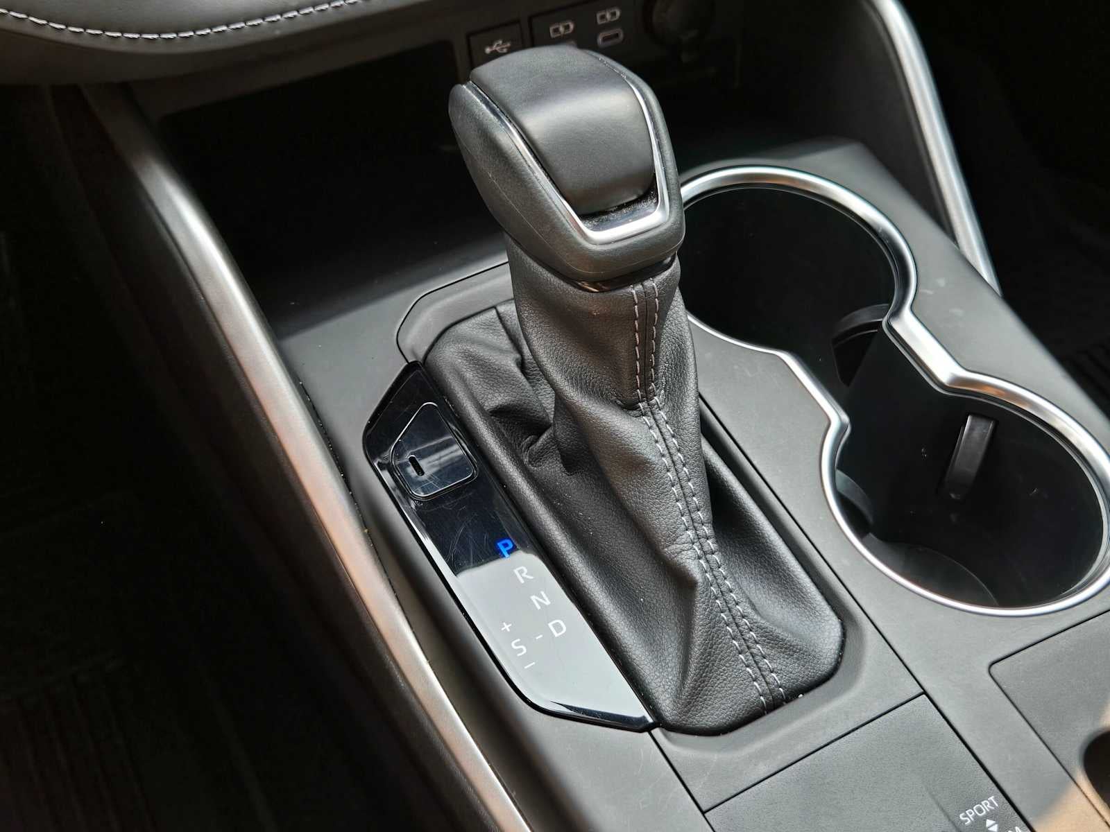 2024 Toyota Highlander Hybrid LE Nightshade