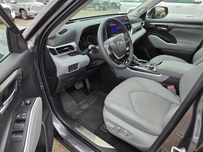 2025 Toyota Highlander Platinum