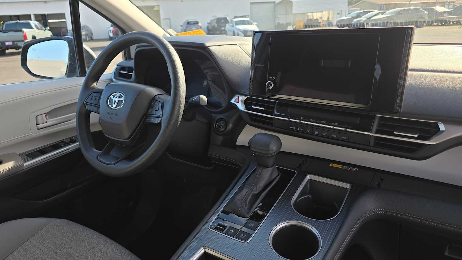 2025 Toyota Sienna LE