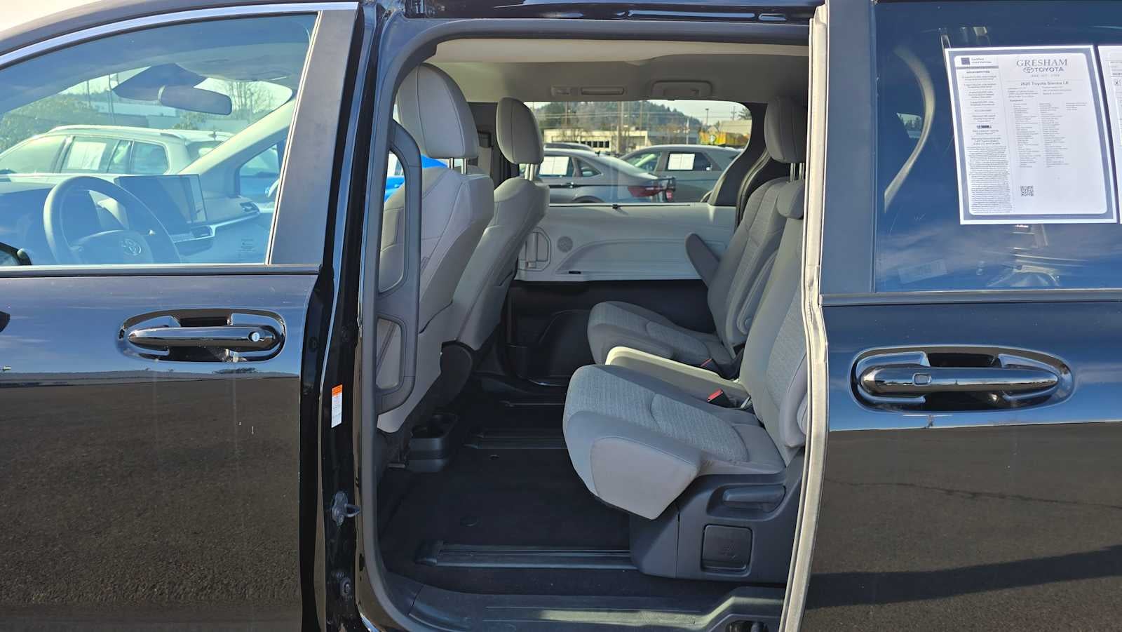 2025 Toyota Sienna LE
