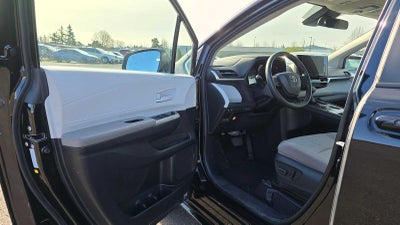 2025 Toyota Sienna LE