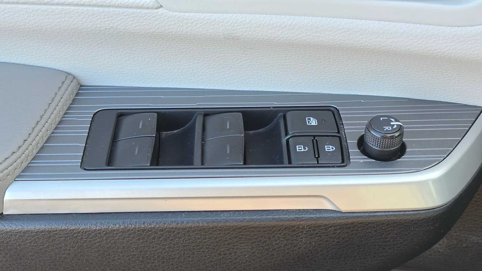 2025 Toyota Sienna LE