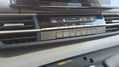 2025 Toyota Sienna LE