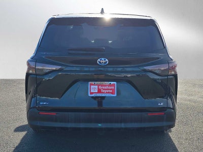 2025 Toyota Sienna LE
